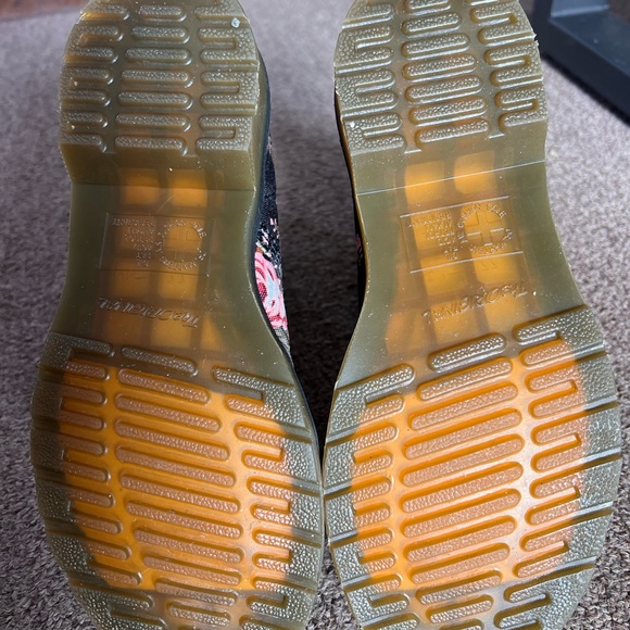 Dr. Martens Victorian Floral Pascal Rose - Picture 2 of 3